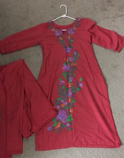 Dark pink color Kurta. Brand new. Size medium. Available with bottom leggings.