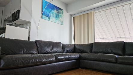 Leather Sectional Sofa, Down Packed Cushions, Excellent Condition, Delivery Possible