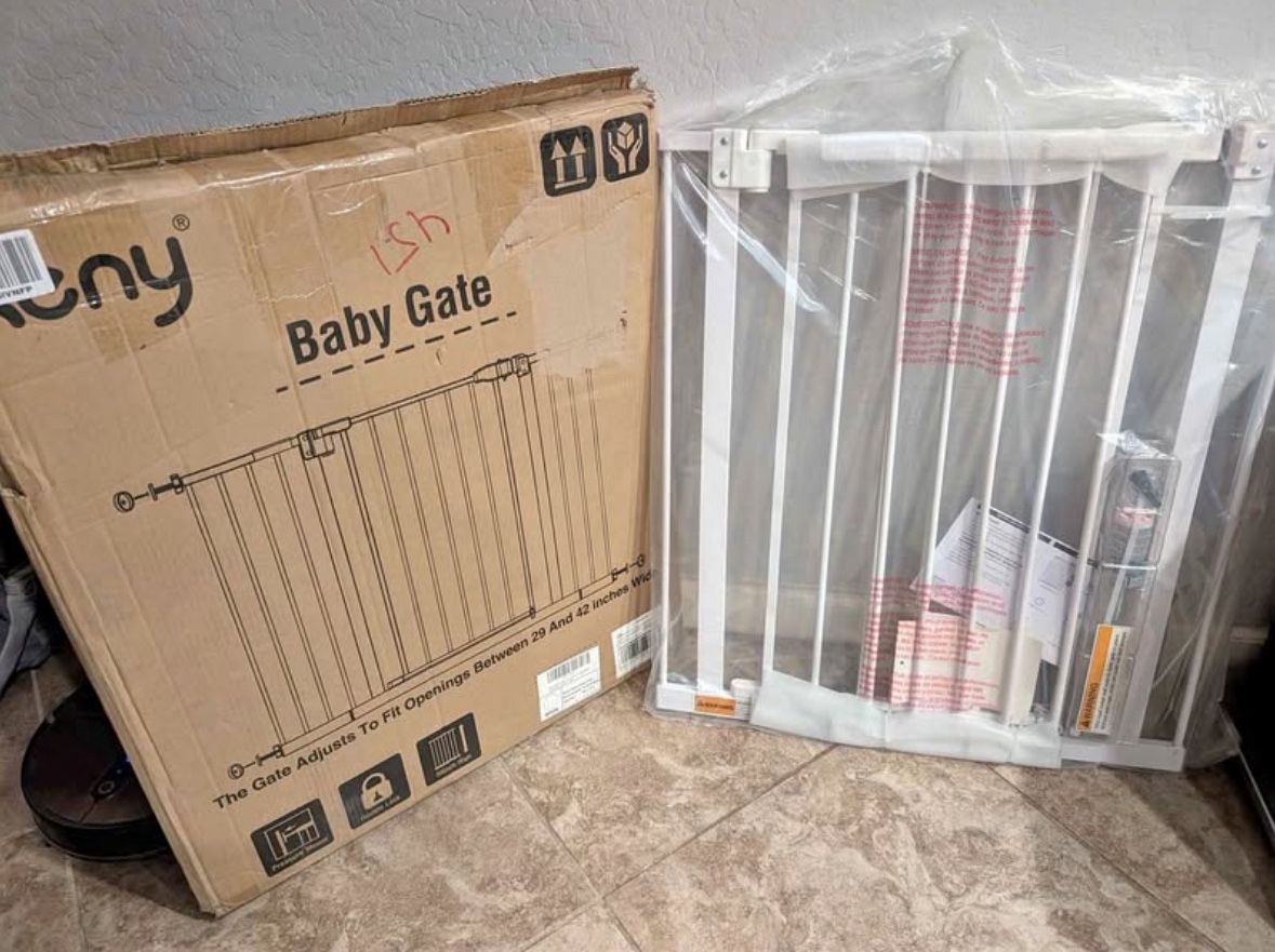 Extra Wide Pet Gate / Safety Gate - Fits Openings 29” - 42”