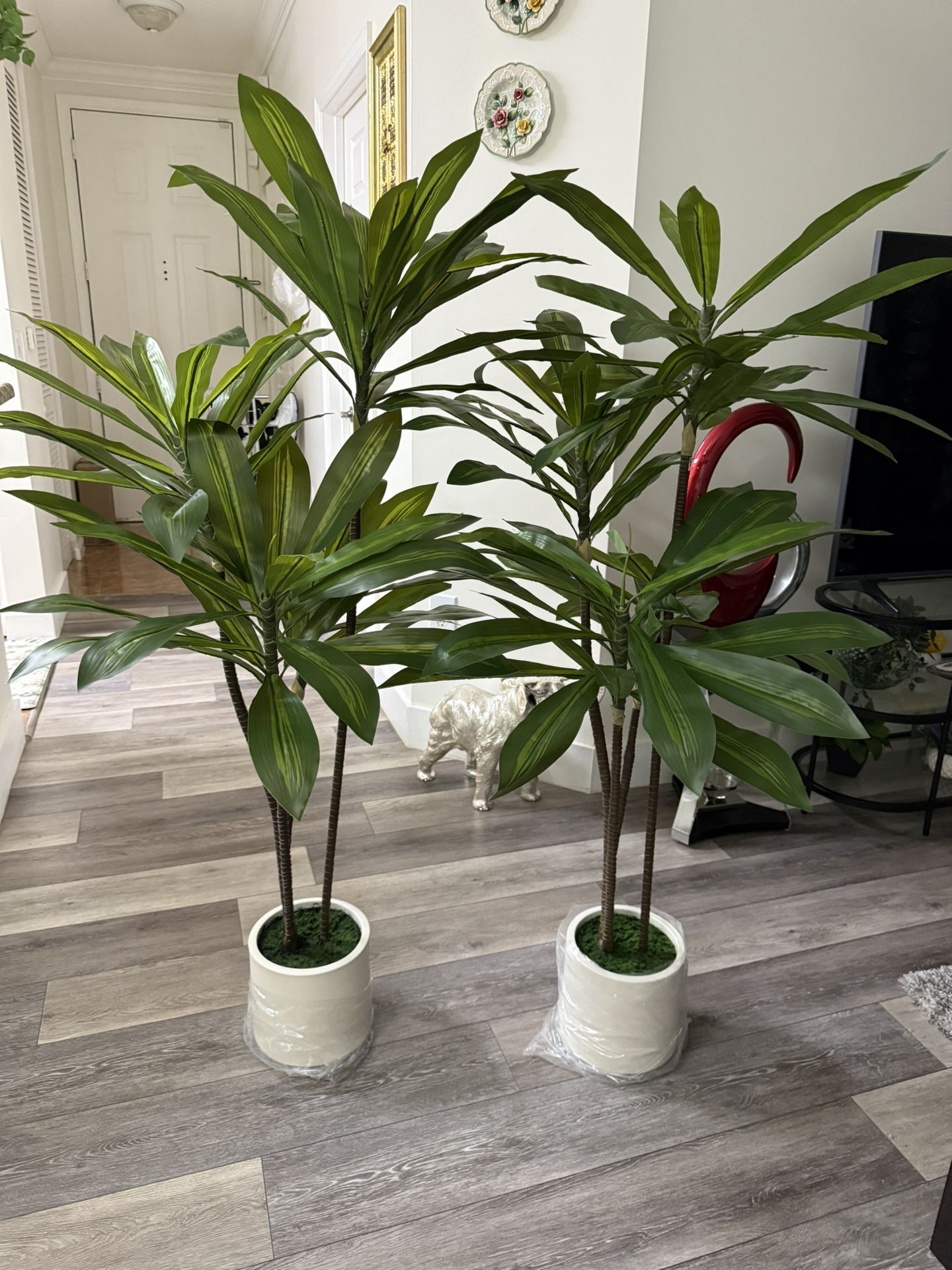 Pretty Artificial Plant 5 FT Tall With Natural Wood Trunk !  With White Tall Planter Set Of 2 ! Brand New