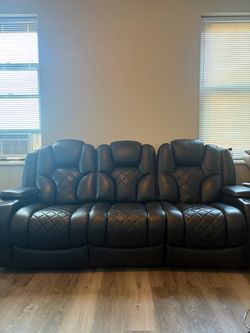 Like New Leather Bob’s Furniture Sofa Couch Sectional Recliner