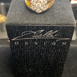 14k Gold Diamond Ring 7 (.20) Round Diamonds 9.4grans of 14k gold