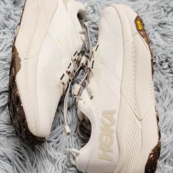 Size 7.5D  Men's Hoka One One Transport Gore-Tex Running Shoes 1133957-EEGG.
