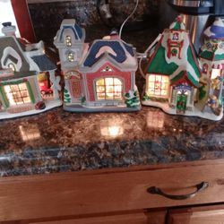LOTS OF CHRISTMAS BUILDINGS