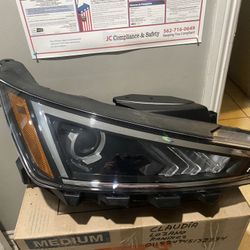 2019-2020 Hyundai Elantra Right Headlight 