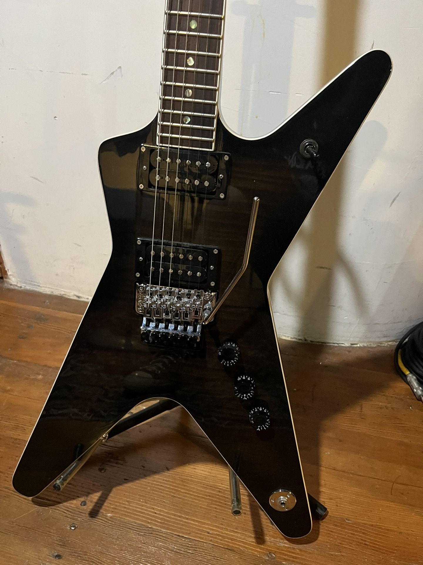 Dean ML Trans Black Guitar W/Hardshell Case