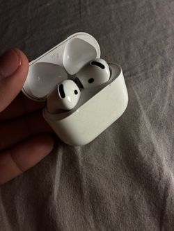 Apple AirPods4 with Charging Case