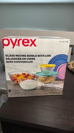 NEW Pyrex mixing bowels with lids