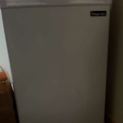 Magic Chef Mini Fridge 