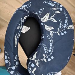 Breastfeeding pillow