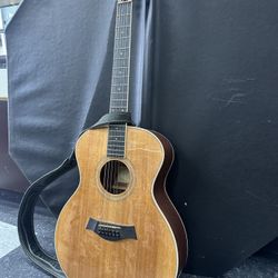 Taylor 12-String Acoustic Guitar (SKU G002)