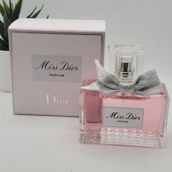 Dior
 
Miss Dior Parfum

3.2 fl