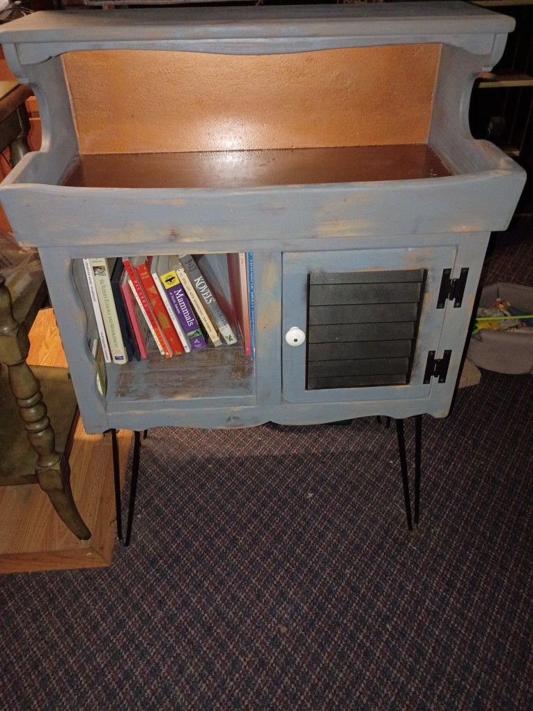 FREE Wooden Shelf/Cabinet