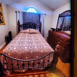 Complete Queen Bedroom Suit