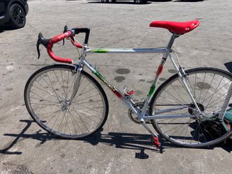 Simoncini 16 speed 55c lightweight aluminum frame with Campagnolo components and wheels
