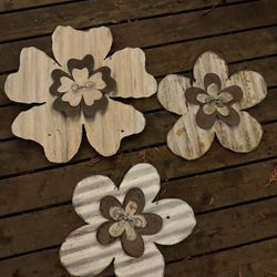 set of three metal flowers that hang