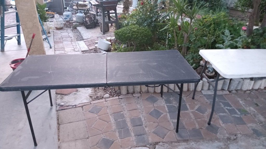 2. plastic Folding Tables