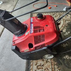 Honda Snower Blower  4 Cycle Like New