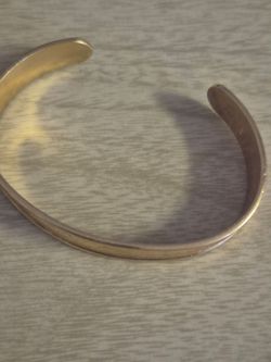 Avon gold tone bracelet