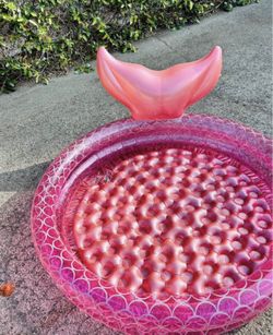 Pool floaties