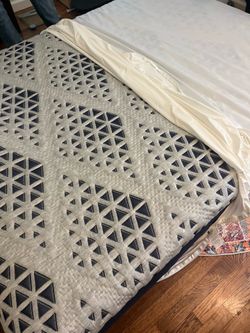 Brand new sleepys hybrid QUEEN mattress