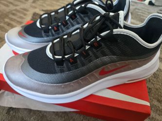 Brand new nike airmax axis Size 7y
