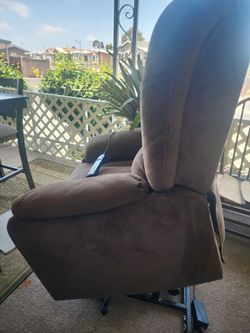 Power Lift Recliner Chair with Footrest for Elderly People Brown color