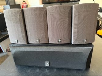 Yamaha Surround Sound Speaker Set - 5 Channels