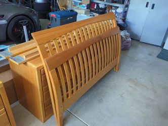 Solid oak Queen bedframe