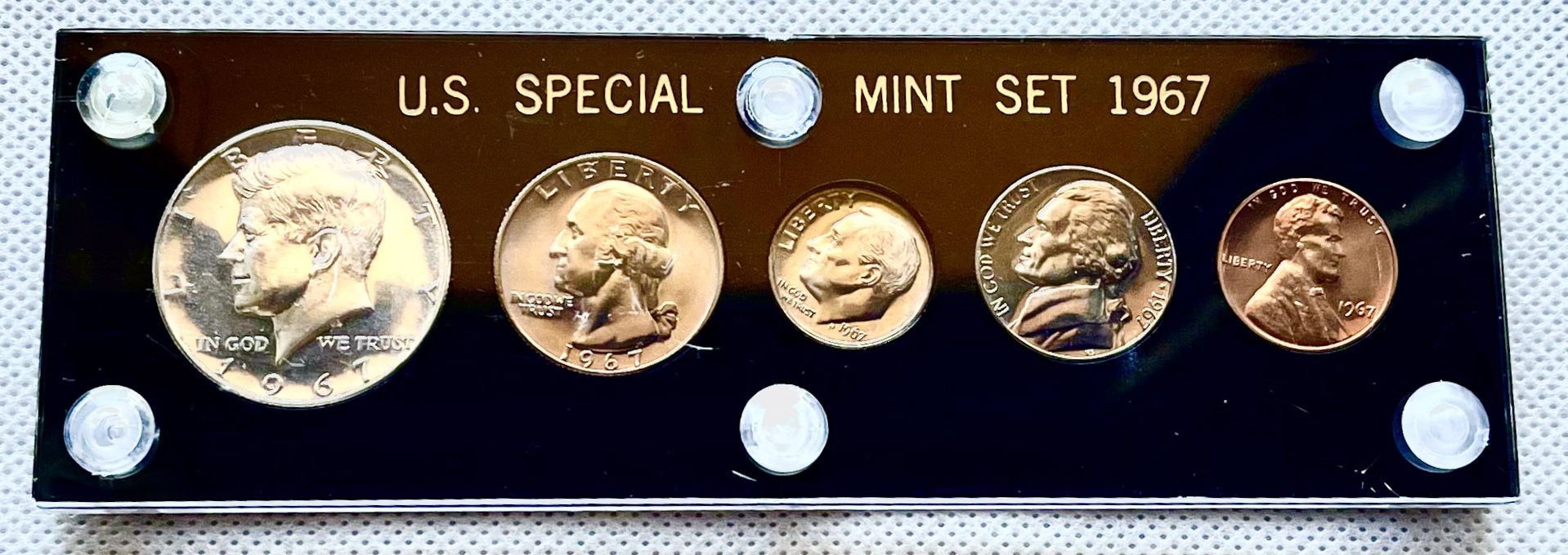 1967 - US Special Mint Set ( SMS ) Silver Kennedy, Brilliant Uncirculated In New Vintage Capital Holder.