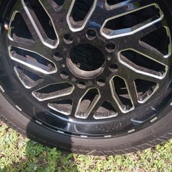 Chevy Silverado 2500hd 8 Lugs