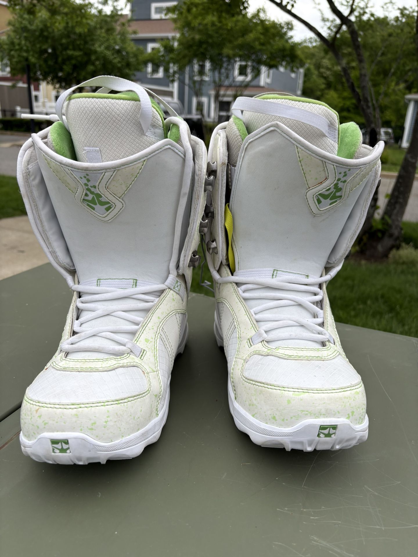 Size 9 Snow/Skii Boots