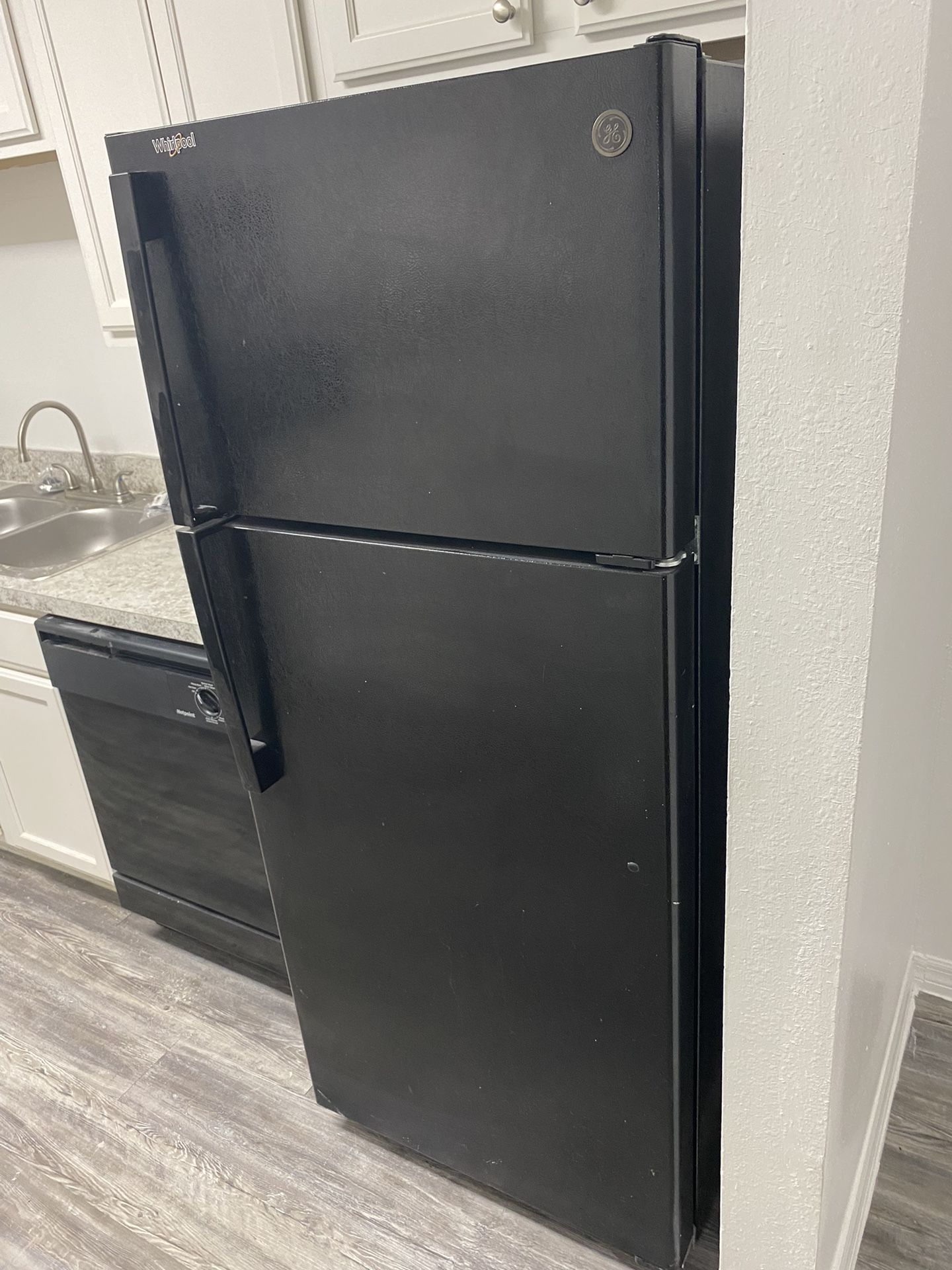 GE 16.6 cu. ft. Top Freezer Refrigerator