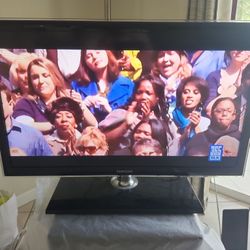 32-in Samsung television works well 19.99- Firm