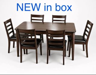 Dining table set Solid Acacia Wood - NEW in the box