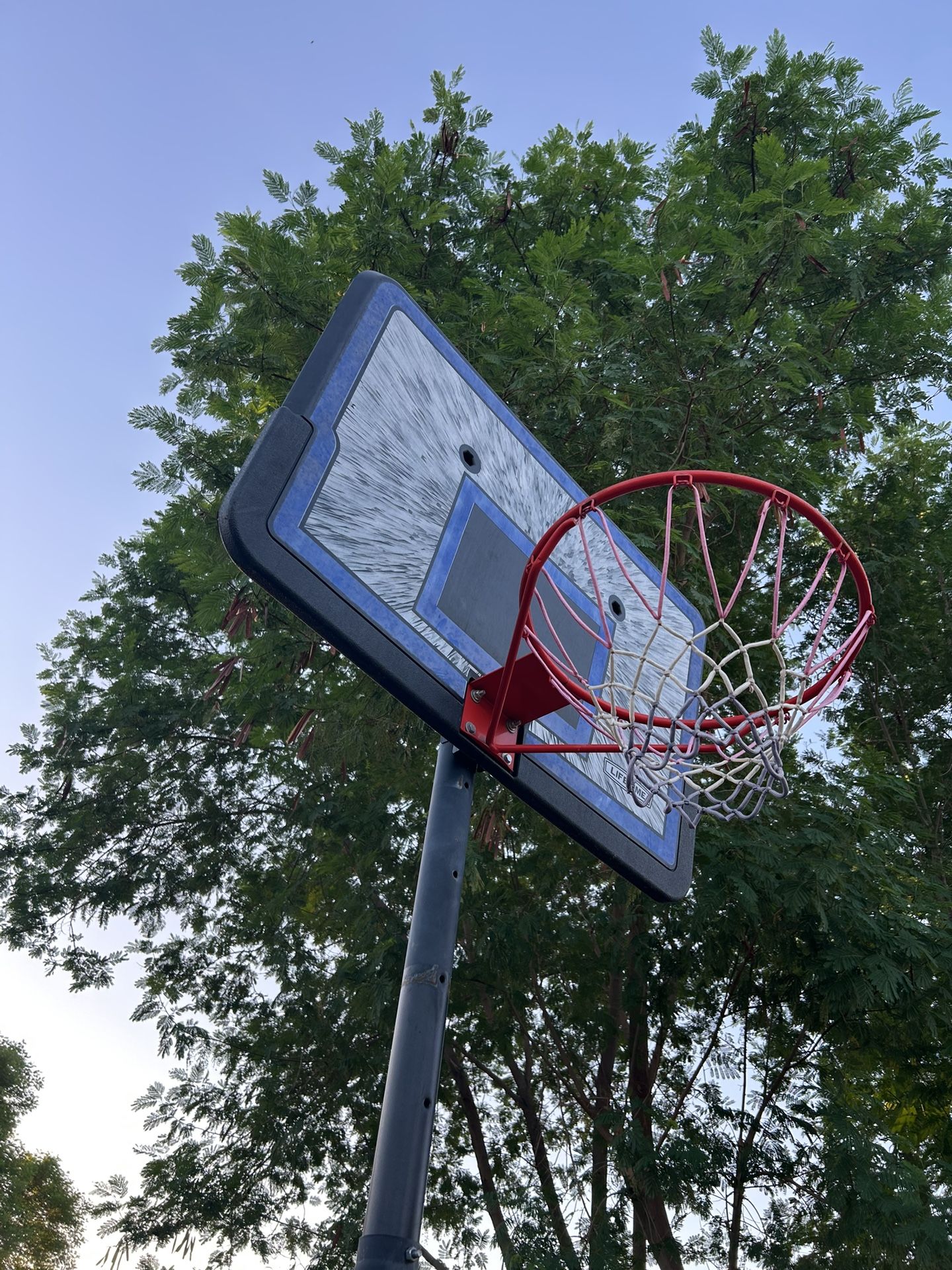 Basketball hoop