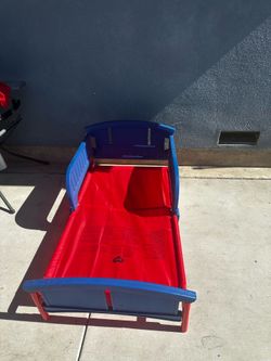 Toddler bed