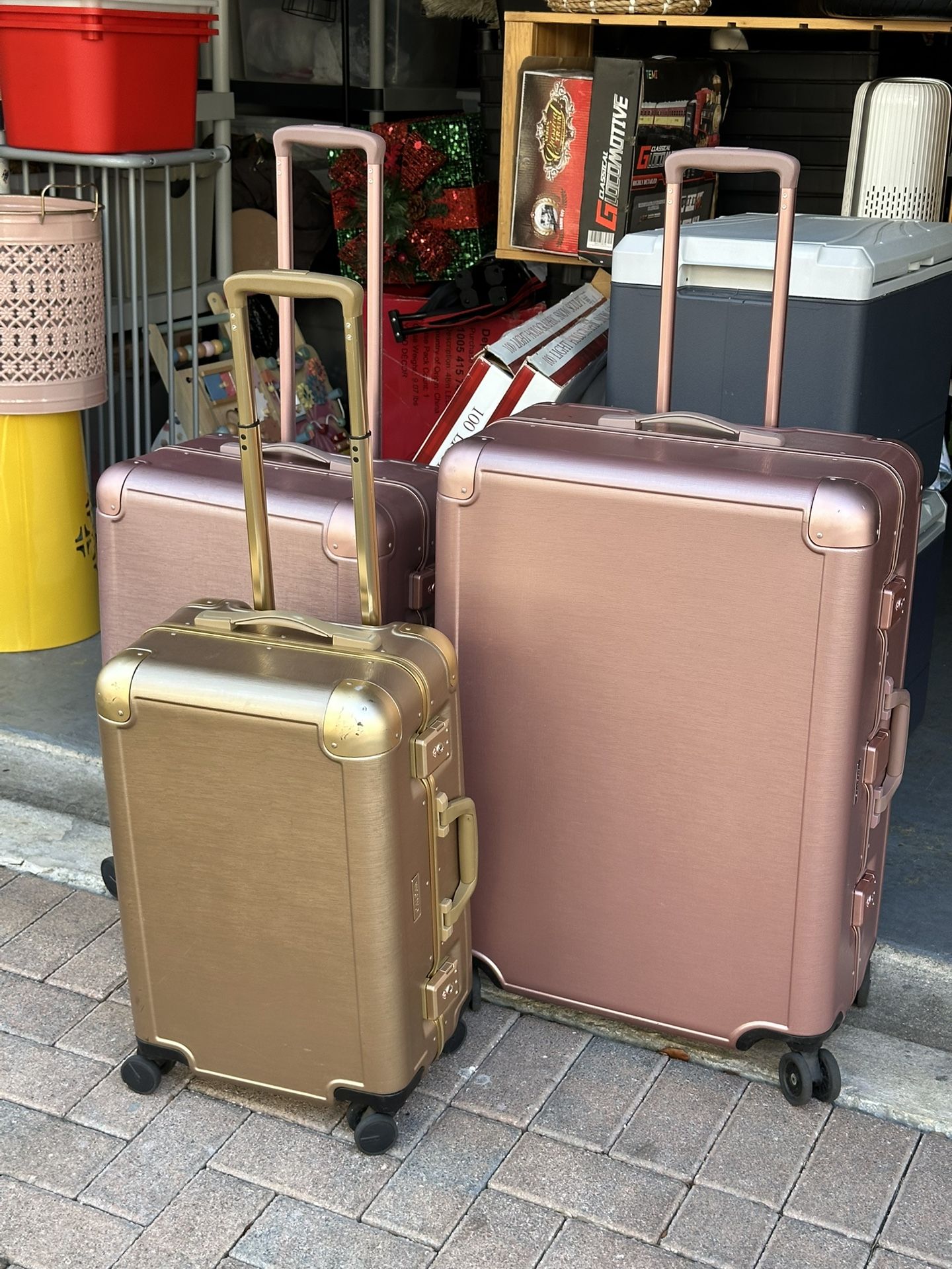 CalPak Hard Case Upright Spinner Luggage Set 3 Pieces Large 28.5 Medium 26.5 & Carry On