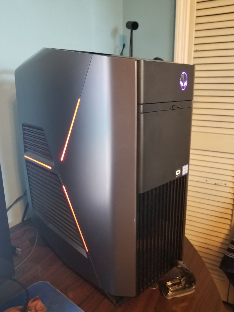 Alienware Aurora R5 Desktop including monitor/Tv, mouse, and keyboard