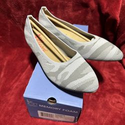 Jellypop Champs grey flats, size 9 US, NEW