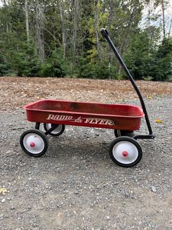 Radio Flyer Classic Red Metal Wagon – Vintage Style