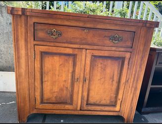 Bar / Cabinet
