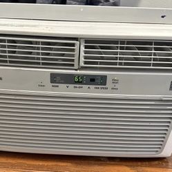 Frigidaire 6,000 BTU Window Air-conditioner
