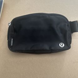Lululemon Everywhere Belt Bag Black Waist Pouch Functional Design