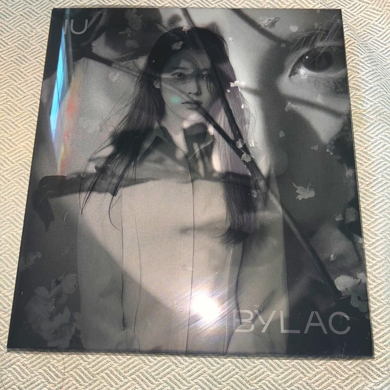 IU lilac album