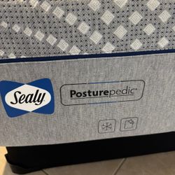 New Sealy Posturepedic Memory Foam Mattress With Base 