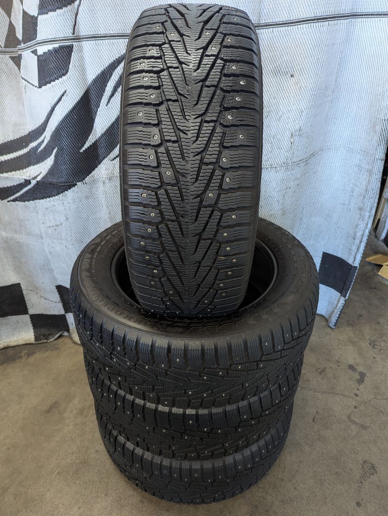 255/55r19 "Near Brand New" Nokian Hakkapeliitta 7 SUV studded winter snow tires