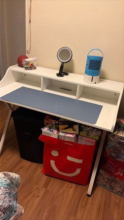 Computer desk