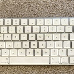 Apple - Magic Keyboard 