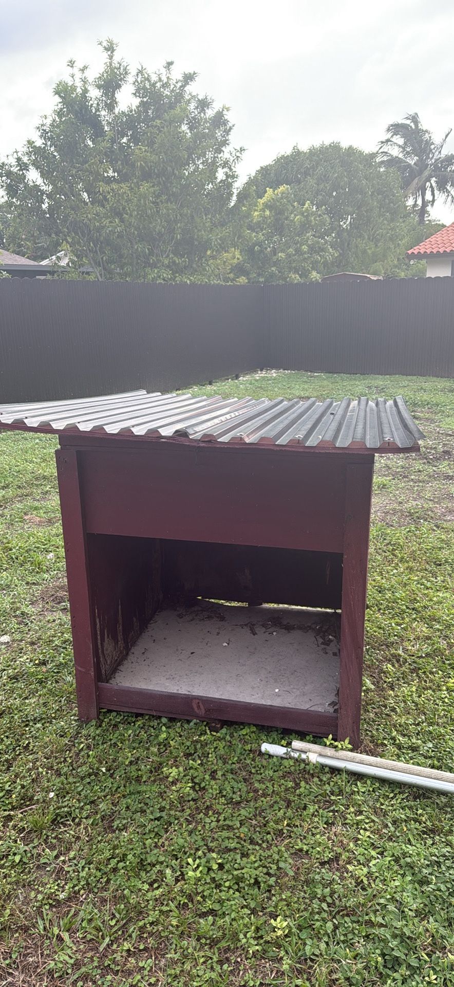 Free Dog House